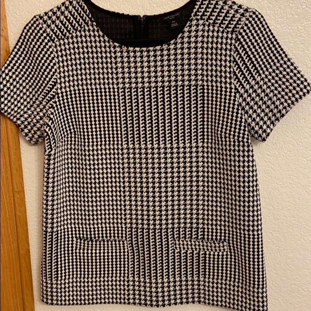 ***SOLD***Ann Taylor herringbone pattern top - Picture 2 of 3